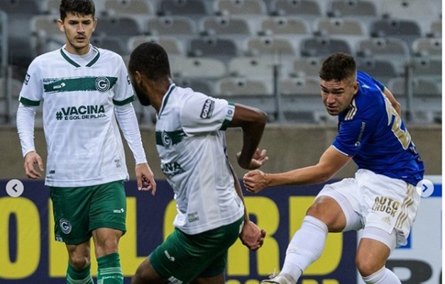 Goiás sai na frente com gol contra, mas cede empate no final para Cruzeiro