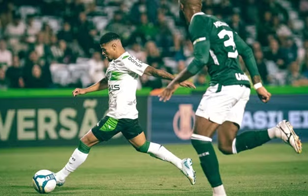 Goiás tem com gol anulado pelo VAR e fica no 0 a 0 contra o Coritiba 