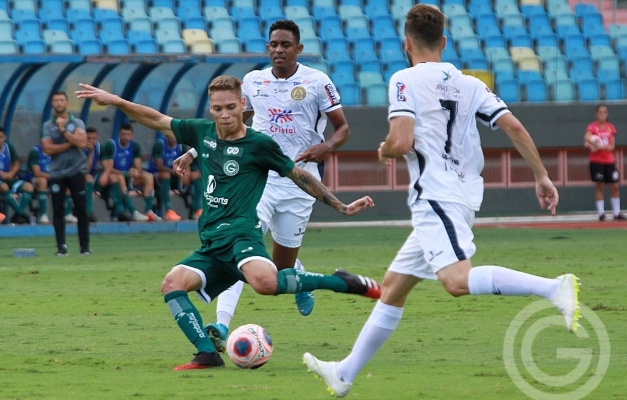 Goiás vence Aparecidense por 2 a 1, no estádio Olímpico