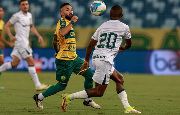 Goiás vence Cuiabá e avança às oitavas de final da Copa do Brasil