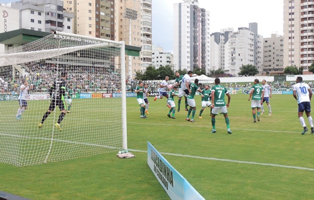 Goiás vence em casa a Aparecidense por 1 a 0 e festeja o carnaval