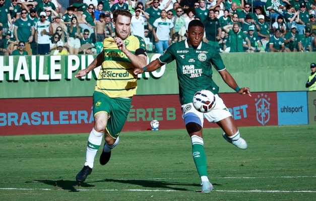 Goiás vence o Cuiabá por 3 a 1 em Goiânia
