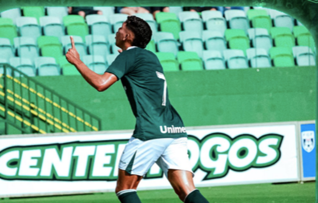 Goiás vence o Iporá por 1 a 0 em Goiânia