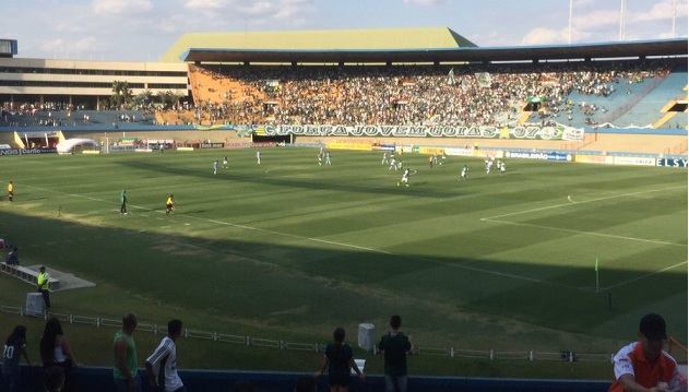 Goiás vence o Paysandu por 2 a 1 e deixa zona de rebaixamento