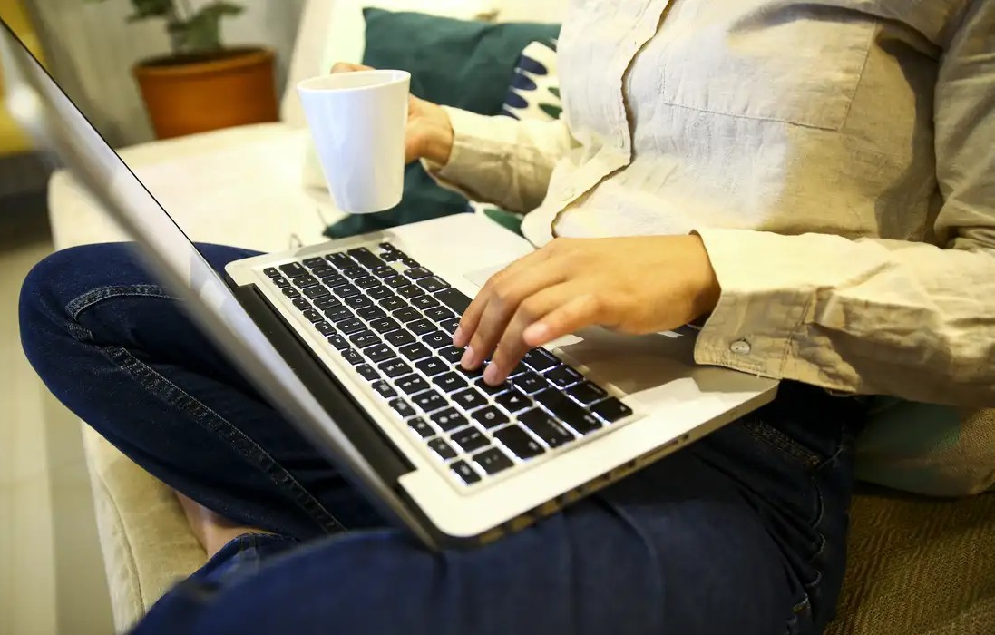 Golpes no Dia das Mães: veja como se proteger nas compras on-line