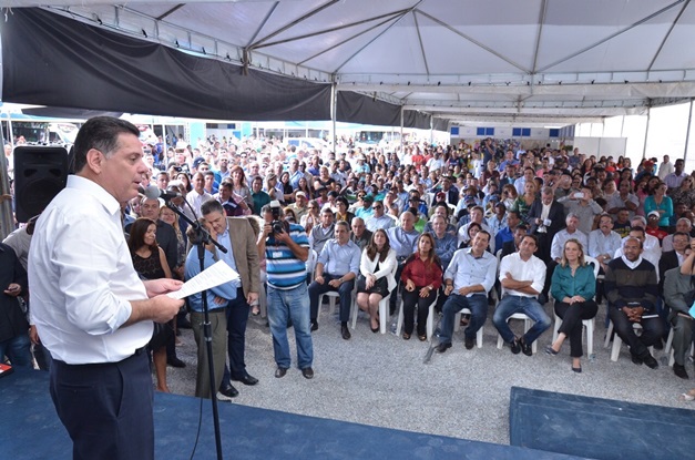 Governador anuncia retomada das obras do hospital regional de Águas Lindas