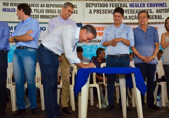 Governador assina convênio da TBC com  a TV Rio Verde