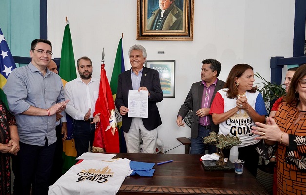Governador Caiado anuncia retomada das Cavalhadas na cidade de Goiás