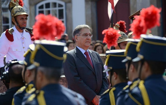 Governador de MG é vaiado nas comemorações do feriado de Tiradentes