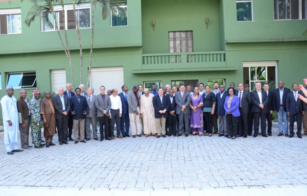 Governador recebe 17 diplomatas africanos no Palácio das Esmeraldas