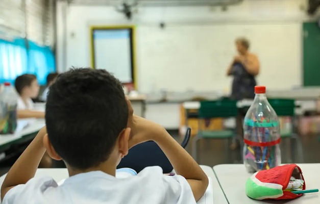 Governo abre canal para sugestões sobre uso de IA na educação