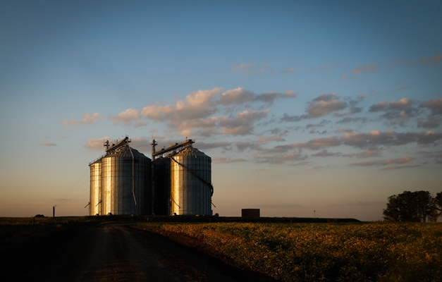 Governo de Goiás amplia capacidade de armazenagem para produção de grãos