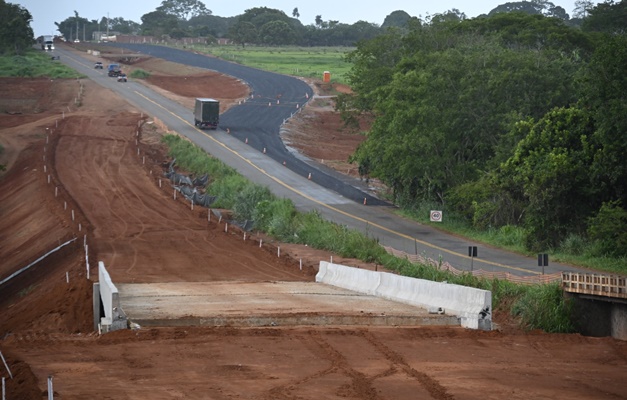 Governo de Goiás conclui ponte nas obras de duplicação da GO-010