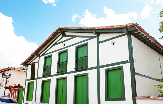 Governo de Goiás e Sesc firmam parceria para gestão do teatro de Pirenópolis