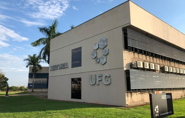 Governo de Goiás e UFG discutem planejamento de gestão escolar eficiente