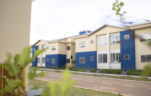 Governo de Goiás entrega 112 apartamentos em Cidade Ocidental
