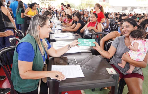 Governo de Goiás entrega 4,7 mil cartões do Aluguel Social em outubro