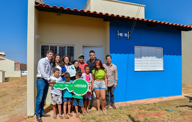 Governo de Goiás entrega 50 casas a custo zero em Turvânia