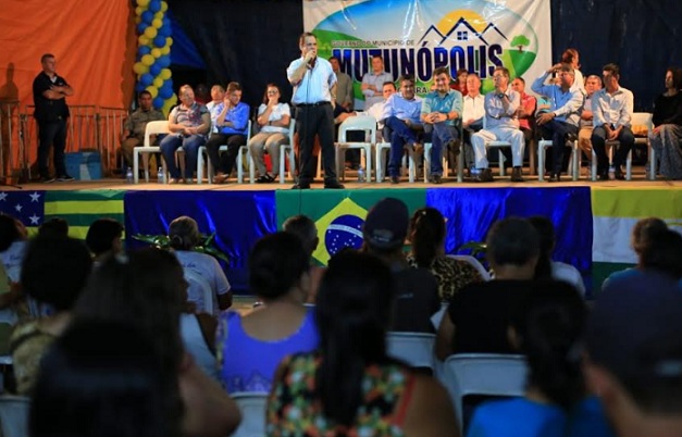 Governo de Goiás entrega cartões do programa Renda Cidadã em Mutunópolis