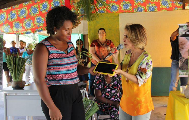 Governo de Goiás entrega tablets para capacitação de alunos kalunga 