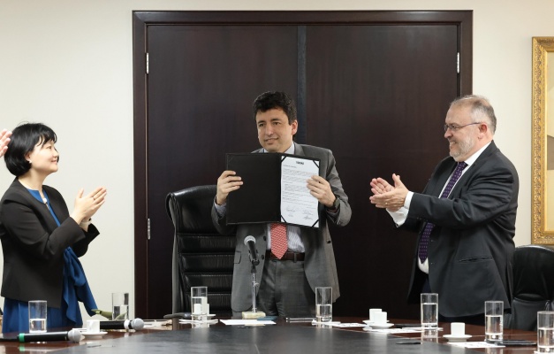 Governo de Goiás firma contrato para expansão da rede de fibra óptica
