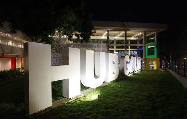 Governo de Goiás lança programa que deve levar 2 mil goianos para o exterior