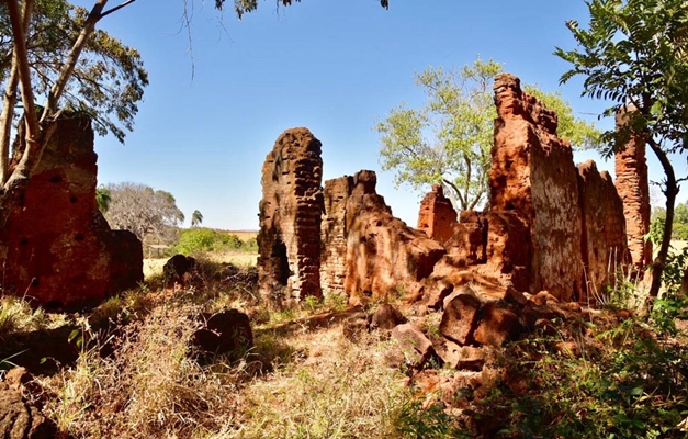 Governo de Goiás se compromete em resgatar ruínas do Arraial de Ouro Fino