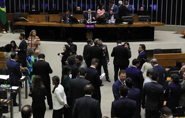 Governo e Congresso negociam solução de meio-termo para o IOF