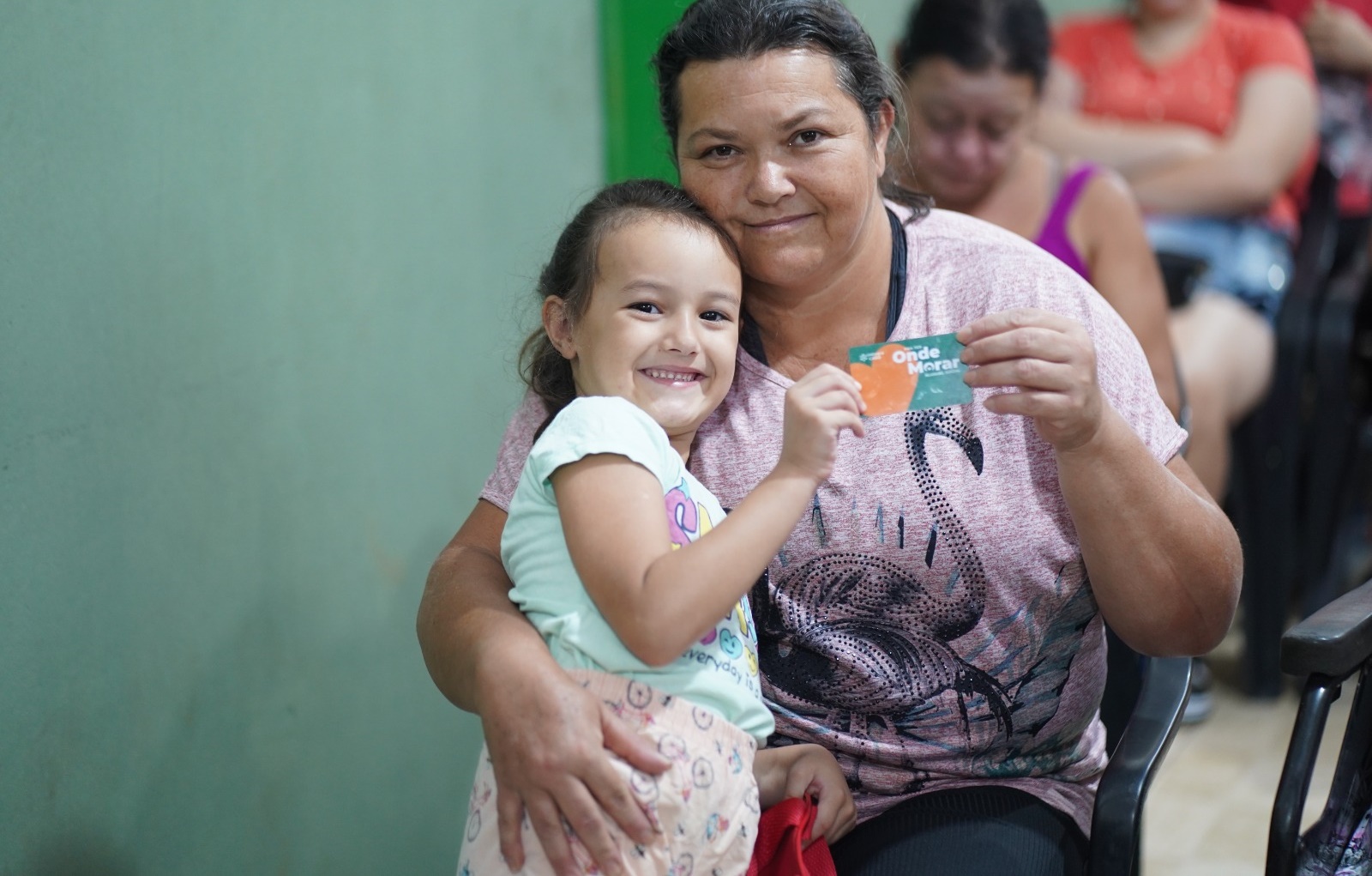 Governo e Prefeitura de Aparecida entregam 400 cartões do Aluguel Social 