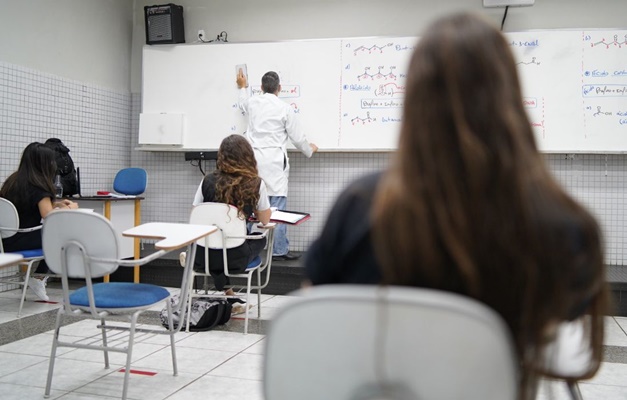 Governo federal lança o Fies Social para estudantes universitários