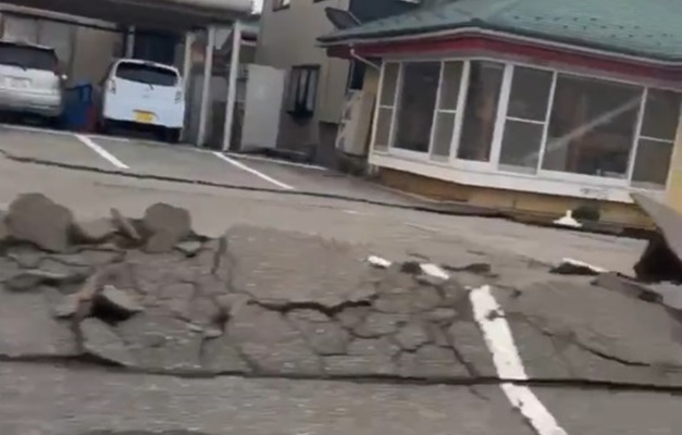 Governo japonês emite alertas de tsunami após série de fortes terremotos no Mar do Japão