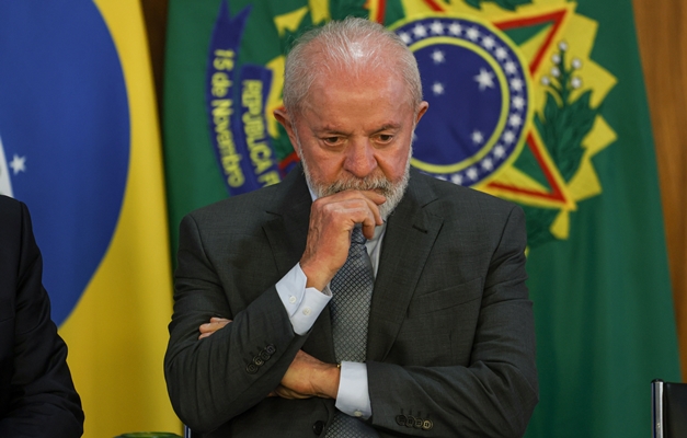 Governo Lula é reprovado por 44% dos brasileiros, mostra pesquisa CNT