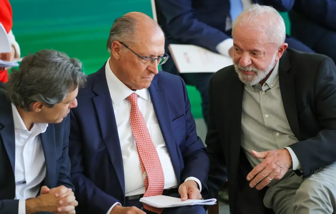 Governo vai trabalhar para reverter taxação dos EUA, diz Alckmin