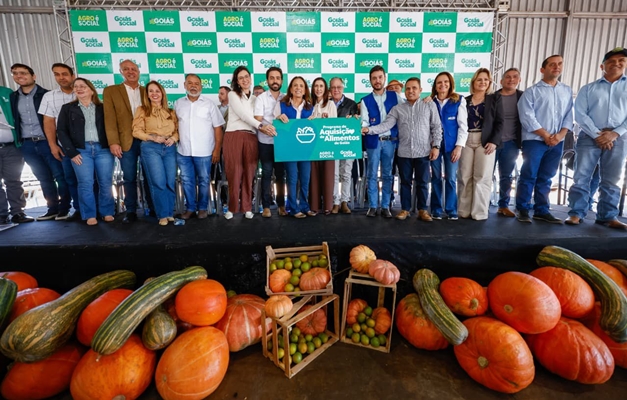 Gracinha Caiado entrega benefícios do Agro é Social em Rio Verde
