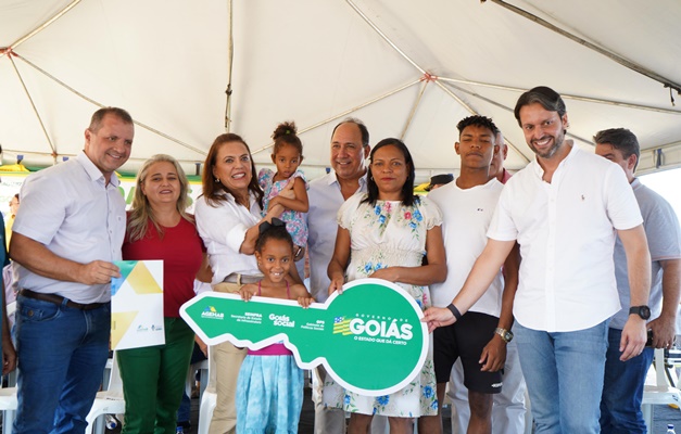 Gracinha Caiado entrega casas em São Luiz do Norte: Romper ciclo da pobreza