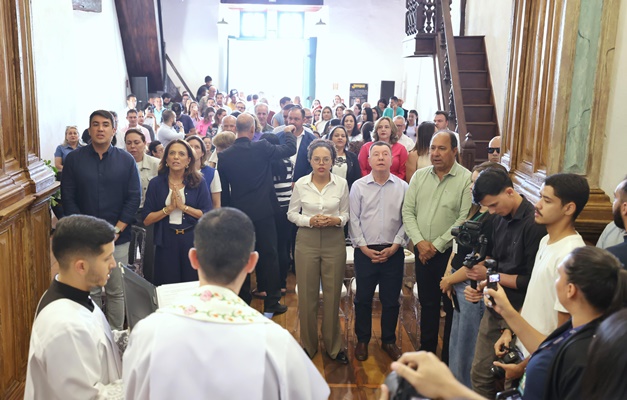 Gracinha Caiado entrega restauração da Igreja do Rosário dos Pretos