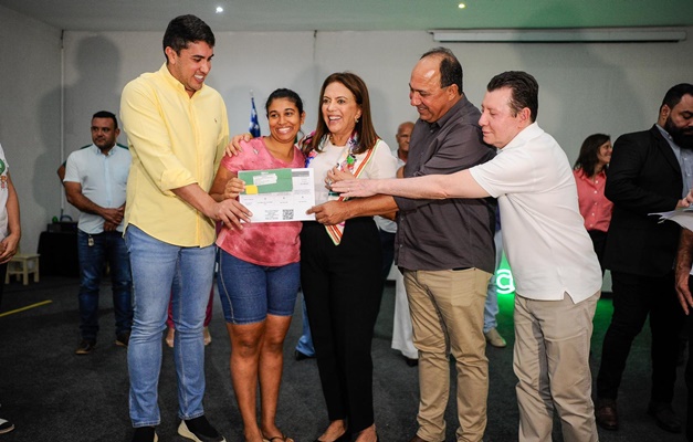 Gracinha Caiado inaugura reforma do Colégio Tecnológico em Jaraguá