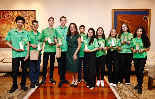 Gracinha Caiado premia 30 finalistas do Desafio Aprendizes da Matemática