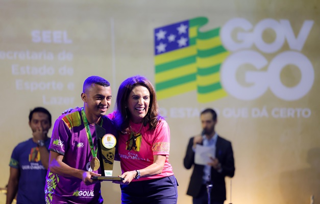 Gracinha Caiado premia campeões da 3ª Copa Quilombola em Goiânia