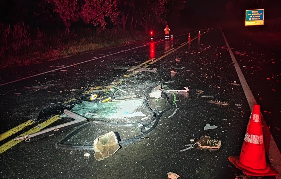 Grave acidente entre caminhonete e caminhão deixa três mortos em Caiapônia