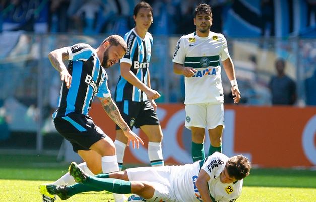 Grêmio só empata com Coritiba em casa e perde chance de encostar nos líderes