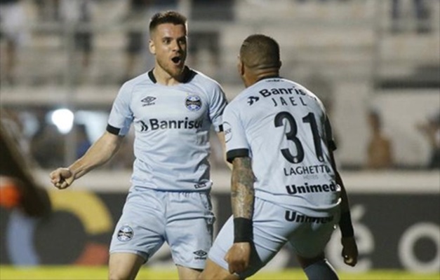 Grohe pega tudo, Grêmio bate Ponte Preta e continua na briga pela vice-liderança