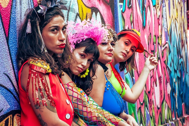 Grupo Carroça apresenta  peça “As Fanfarronas” em praça de Goiânia