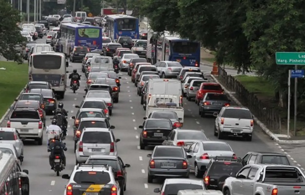 Grupo de 1% mais rico emite igual quantidade de CO2 de 66% dos pobres
