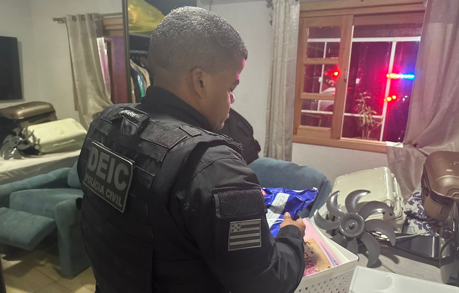 Grupo é preso por aplicar golpes com venda de carros de luxo em Goiás