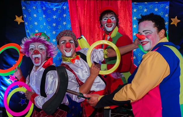 Grupo goiano Asas de Picadeiro leva turnê “Patcha Mama Show” a São Paulo