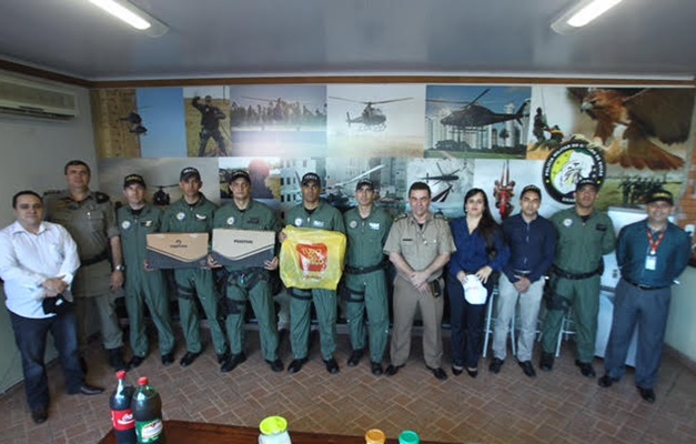 Grupo Ricardo Eletro doa notebooks para o Grupamento Aéreo da PM de Goiás