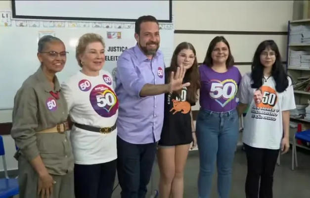 Guilherme Boulos (PSOL-SP) vota ao lado de Marta Suplicy em CEU do Campo Limpo