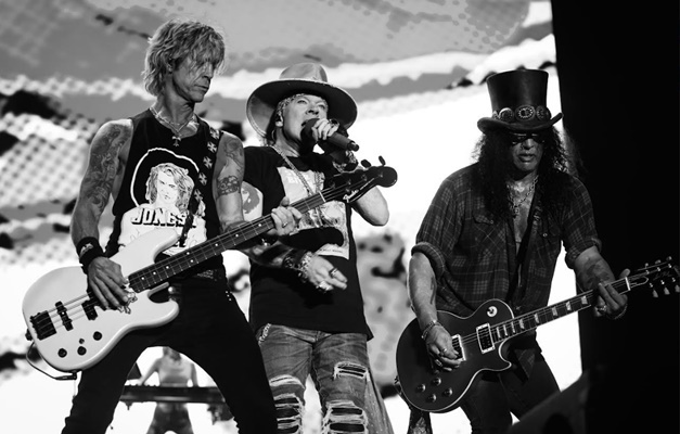 Guns N' Roses volta ao Brasil em 2026 para ser headliner do Monsters of Rock