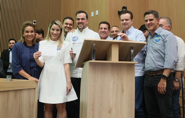 Gustavo e Mayara Mendanha oficializam filiação ao PSD